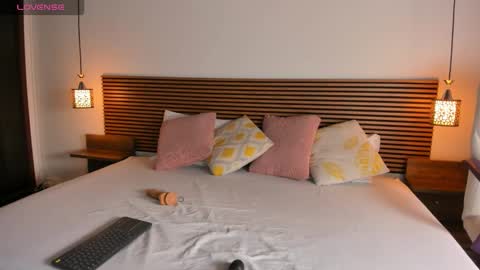 Nitha Gonzalez online show from 11.05.25