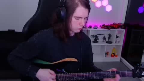 Snapshot of nitroshade chatting on 12.18.25 nitroshade online show from 12.18.25