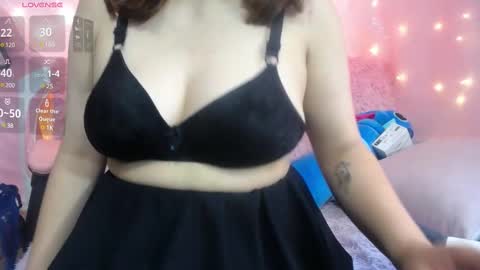Snapshot of niuk_mei chatting on 12.17.24 Niuk online show from 12.17.24