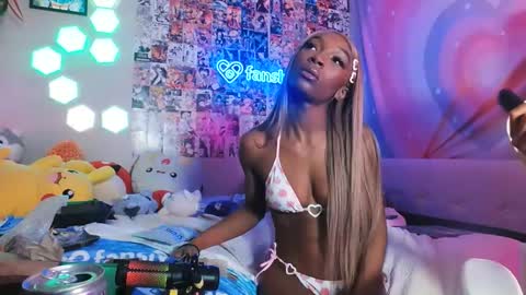 NIVIA WOLFE online show from 12.12.24