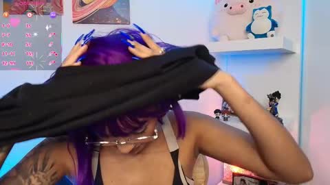 Snapshot of nix_taylor chatting on 11.28.25 Nix online show from 11.28.25