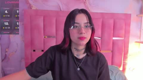 Snapshot of nixielee__ chatting on 09.16.25 Nixie online show from 09.16.25