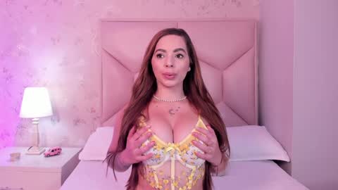 Snapshot of noa_butterfly chatting on 12.26.24 ambarsulliva online show from 12.26.24