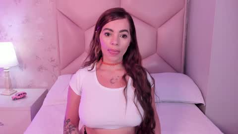 Snapshot of noa_butterfly chatting on 01.15.25 ambarsulliva online show from 01.15.25