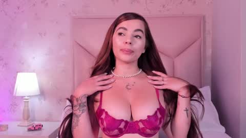 Snapshot of noa_butterfly chatting on 02.04.25 ambarsulliva online show from 02.04.25