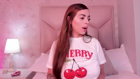 Snapshot of noa_butterfly chatting on 02.10.25 ambarsulliva online show from 02.10.25