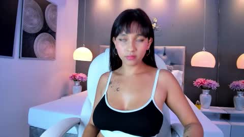 Snapshot of noadream chatting on 11.17.25 NoaDream online show from 11.17.25