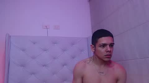 Snapshot of noah_and_kim69 chatting on 12.01.25 Zoe online show from 12.01.25