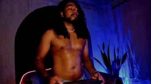 Snapshot of noah_jones__ chatting on 12.10.24 Noah online show from 12.10.24