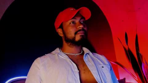 Snapshot of noah_jones__ chatting on 12.17.24 Noah online show from 12.17.24