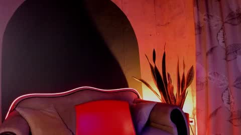 Snapshot of noah_jones__ chatting on 12.21.24 Noah online show from 12.21.24