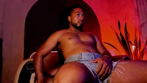 Snapshot of noah_jones__ chatting on 01.22.25 Noah online show from 01.22.25