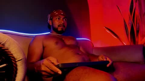 Snapshot of noah_jones__ chatting on 02.01.25 Noah online show from 02.01.25