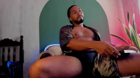 Snapshot of noah_jones__ chatting on 02.04.25 Noah online show from 02.04.25