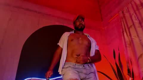 Snapshot of noah_jones__ chatting on 02.09.25 Noah online show from 02.09.25