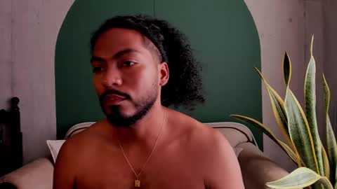 Snapshot of noah_jones__ chatting on 02.09.25 Noah online show from 02.09.25