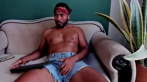 Snapshot of noah_jones__ chatting on 02.15.25 Noah online show from 02.15.25