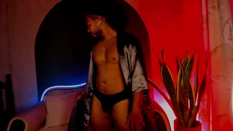 Snapshot of noah_jones__ chatting on 02.27.25 Noah online show from 02.27.25