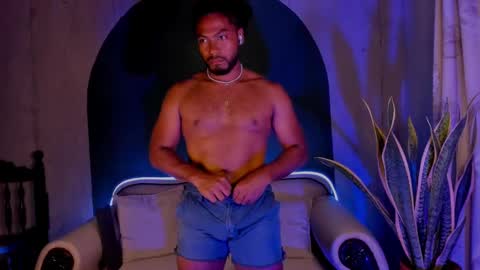 Snapshot of noah_jones__ chatting on 03.04.25 Noah online show from 03.04.25