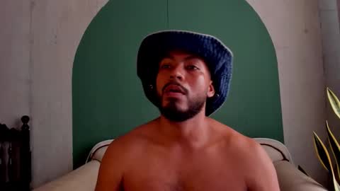 Snapshot of noah_jones__ chatting on 11.01.25 Noah online show from 11.01.25