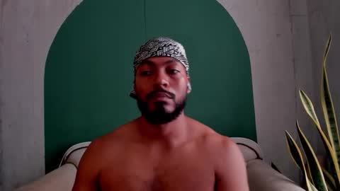 Snapshot of noah_jones__ chatting on 11.07.25 Noah online show from 11.07.25