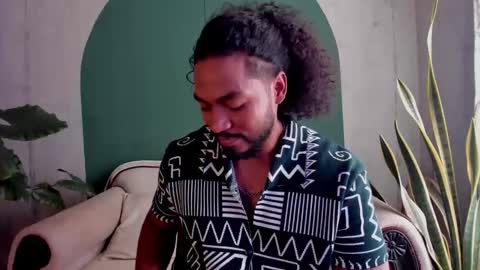 Snapshot of noah_jones__ chatting on 11.18.25 Noah online show from 11.18.25