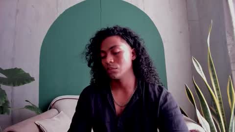 Snapshot of noah_jones__ chatting on 11.20.25 Noah online show from 11.20.25