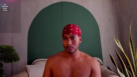 Snapshot of noah_jones__ chatting on 11.30.25 Noah online show from 11.30.25