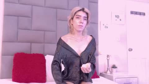 Snapshot of noahbells chatting on 12.15.25 Noah online show from 12.15.25