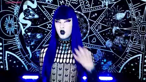 Snapshot of noamy_666 chatting on 10.29.25 caroline online show from 10.29.25