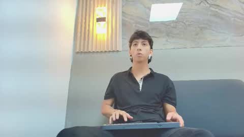 Snapshot of noha_crayg chatting on 10.21.25 NOHA online show from 10.21.25