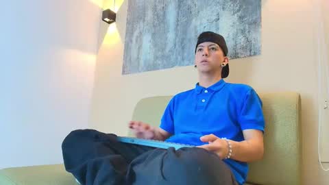 Snapshot of noha_crayg chatting on 11.04.25 NOHA online show from 11.04.25