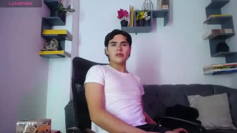 Snapshot of noha_roux chatting on 05.29.26 noha online show from 05.29.26