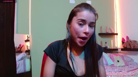 Snapshot of noha_thomson chatting on 02.12.25 Noha Thomson online show from 02.12.25