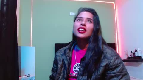 Snapshot of noha_thomson chatting on 10.09.25 Noha Thomson online show from 10.09.25