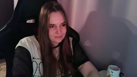 noir_ember_ online show from 10.06.25