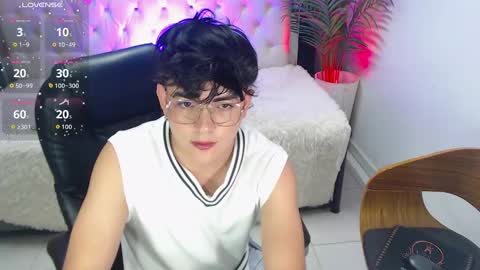 Snapshot of nolan_twink chatting on 09.10.25 Nolan online show from 09.10.25