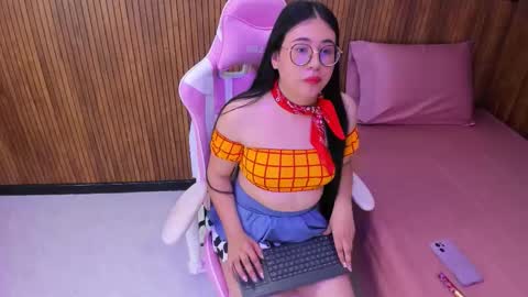 Snapshot of nomi_blue chatting on 12.03.25 Nahomi online show from 12.03.25