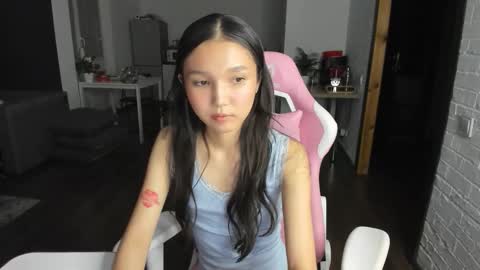 Snapshot of nomibean chatting on 09.30.25 nomi online show from 09.30.25