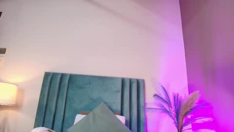 Nora Da Silva online show from 10.25.25