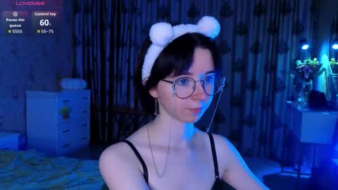 Snapshot of nora_failure chatting on 11.06.25 Nora Failure online show from 11.06.25