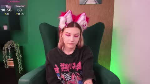 Snapshot of nora_lis chatting on 03.08.25 Nora Cutie u online show from 03.08.25