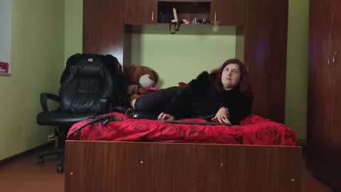 Snapshot of nora_red chatting on 11.30.25 QueenManifest online show from 11.30.25