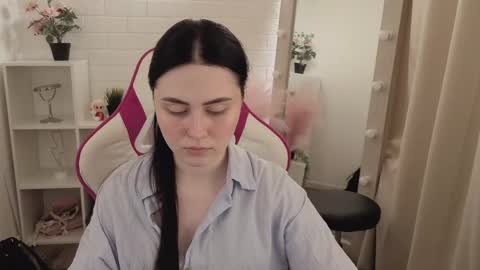 Nora online show from 04.13.26