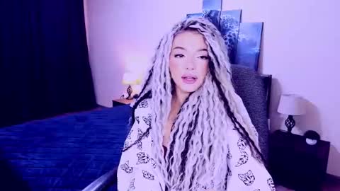 NoraSun online show from 12.14.25