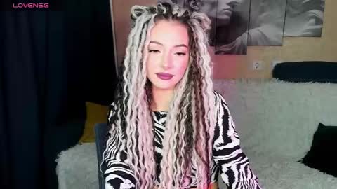 NoraSun online show from 12.16.25