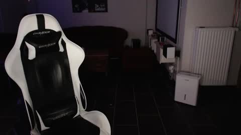 Snapshot of nordhh chatting on 10.23.25 Neuling online show from 10.23.25