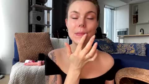 Nordic Belle online show from 04.14.26