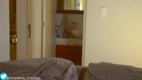 Snapshot of noreallyilikepeanuts chatting on 02.26.25 Ariane online show from 02.26.25