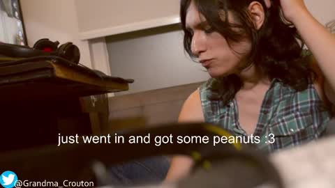 Snapshot of noreallyilikepeanuts chatting on 03.11.25 Ariane online show from 03.11.25